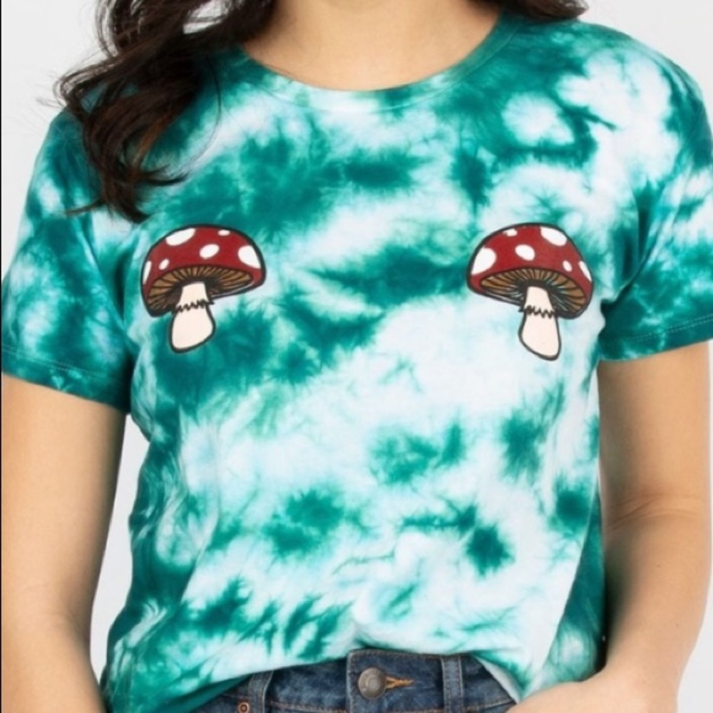 🇨🇦3/$30 • Bluenotes Tie Dye Mushroom Graphic Tee